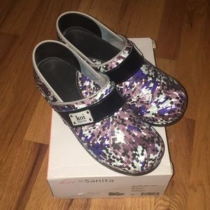 Koi Sanita Lindsay Patent Mosaic Clogs Sz 39